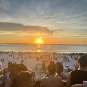  Apartamento é Na Beira Do Mar...com Estacionamento Exclusivo